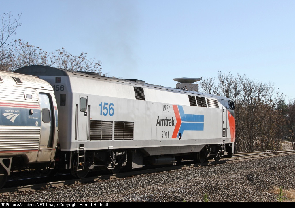 AMTK 156 leads train P080 towards the signals at Hunt